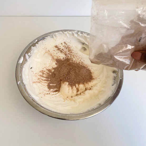 idea_christmas-botanical-yule-log_step8b.jpg?sw=554&q=85