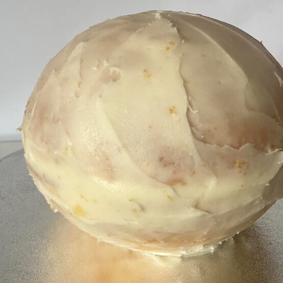 idea_how-to-make-a-football-cake_step7b.jpg?sw=554&q=85