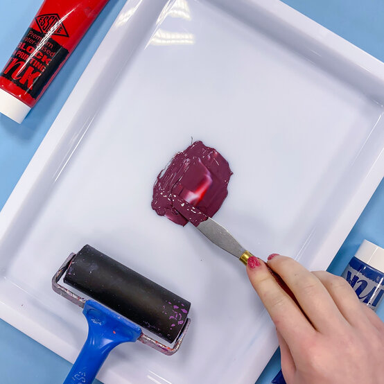 how-to-lino-cut-a-scottish-thistle-print_printing_step-1_2.jpg?sw=554&q=85