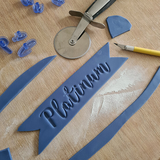 How-to-Make-a-Platinum-Jubilee-Showstopper-Cake_Step11a.jpg?sw=554&q=85