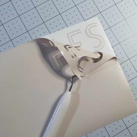 how-to-personalise-a-trolley-for-the-kitchen-with-cricut---picture-14a.jpg?sw=554&q=85