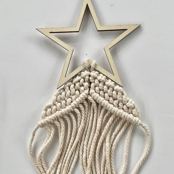 idea%5Fmacrame%2Dchristmas%2Dtrees%5Fstep6.jpg?sw=554&q=85