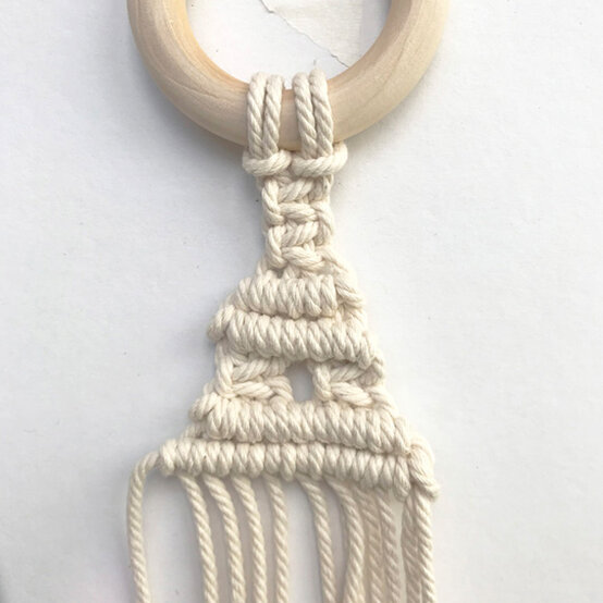 idea_macrame-medium-christmas-tree_step7.jpg?sw=554&q=85