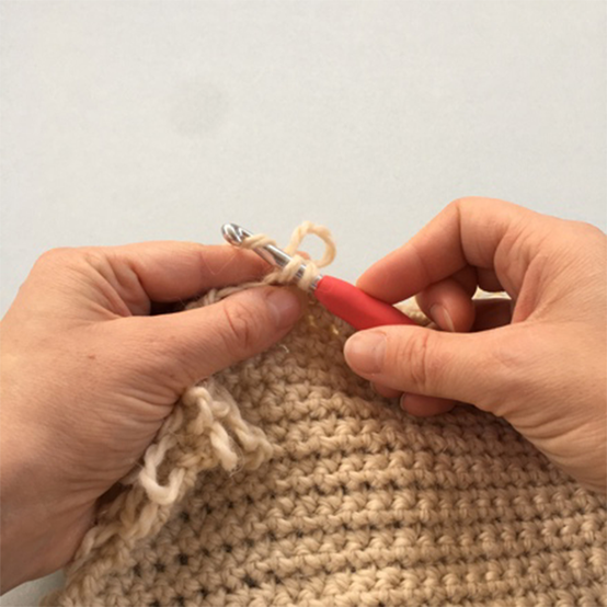 idea%5Fcrochet%2Da%2Dloop%2Dstocking%5Fstep5.png?sw=554&q=85