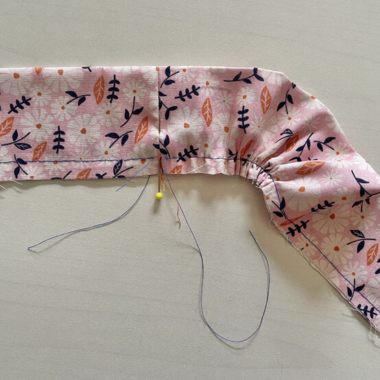 ideas_how-to-sew-a-ruffle-cushion_step-4.jpg?sw=554&q=85