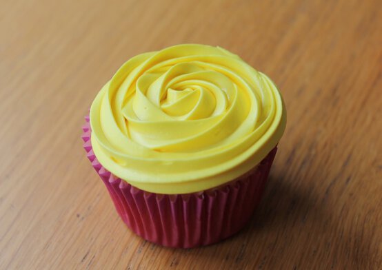 giraffe-cupcakes-10.jpg?sw=554&q=85