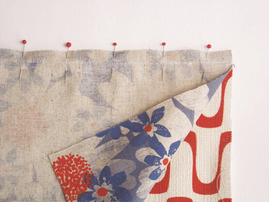 shopping_bag_pins_1.jpg?sw=554&q=85