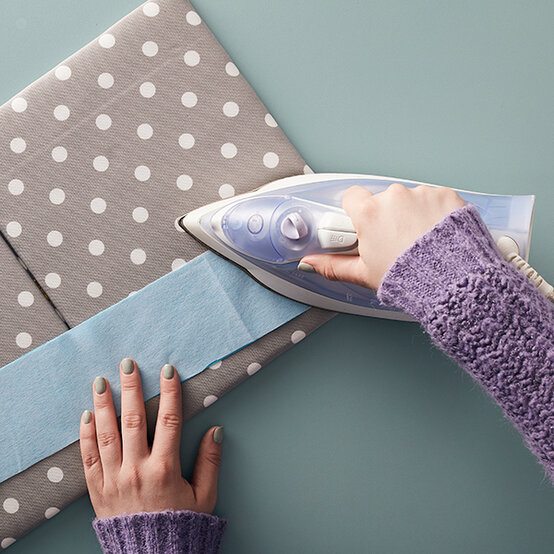 600x600_GSI_Dressmaking_Step4.jpg?sw=554&q=85