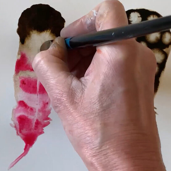 feathers-with-acrylic-inks_step3.jpg?sw=554&q=85