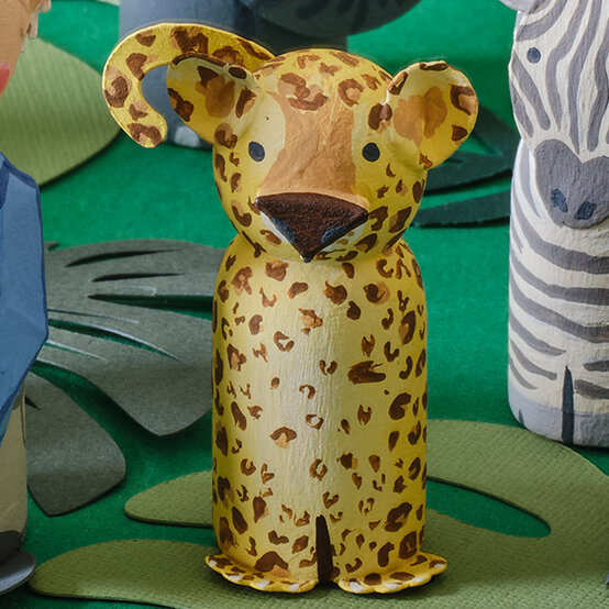david-attenborough-peg-dolls_2_leopard.jpg?sw=554&q=85
