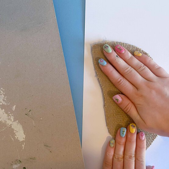 Idea_how-to-make-a-lino-print-stocking_step11b.jpg?sw=554&q=85