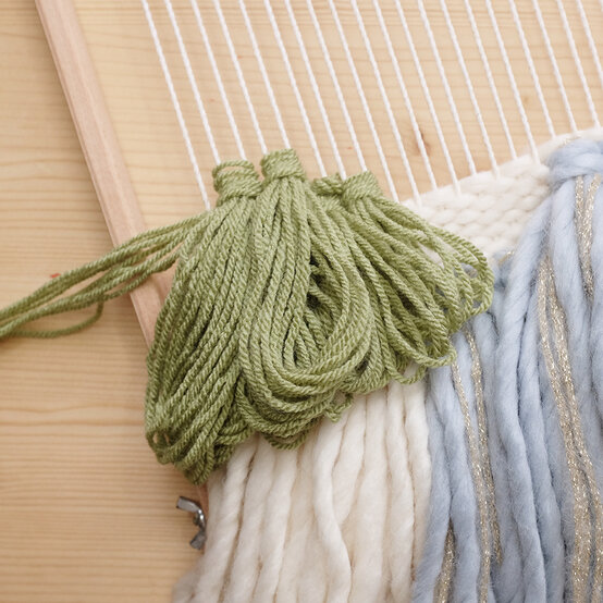 how_to_make_-a_floral_weave_25.jpg?sw=554&q=85