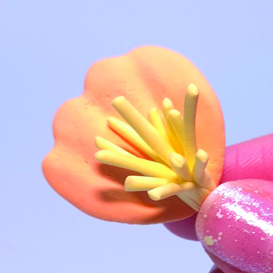 clay%2Ddaffodil%2Dlarge%5Fstep%2D6a.jpg?sw=554&q=85