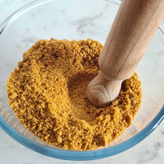 Idea_how-to-make-a-no-bake-christmas-dessert_step1a.jpg?sw=554&q=85