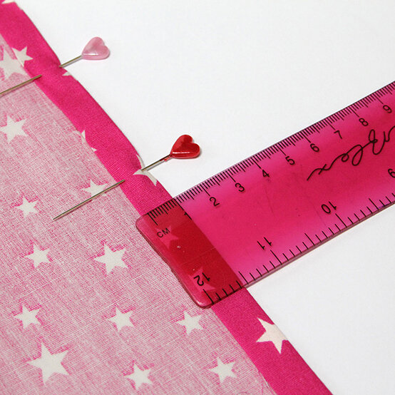 sew-a-simple-cushion-2.jpg?sw=554&q=85