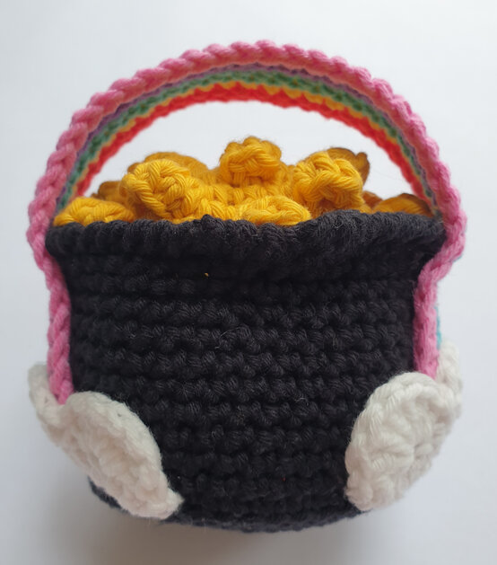 how_to_crochet_a-_st_patricks_day_leprechaun_gold_5.jpg?sw=554&q=85