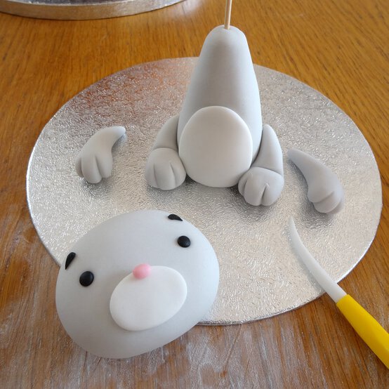 carrot_fault_line_cake_14b.jpg?sw=554&q=85