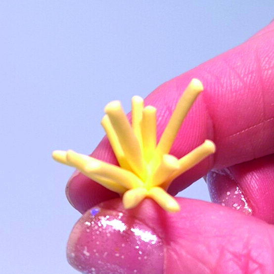 clay%2Ddaffodil%2Dlarge%5Fstep%2D4b.jpg?sw=554&q=85