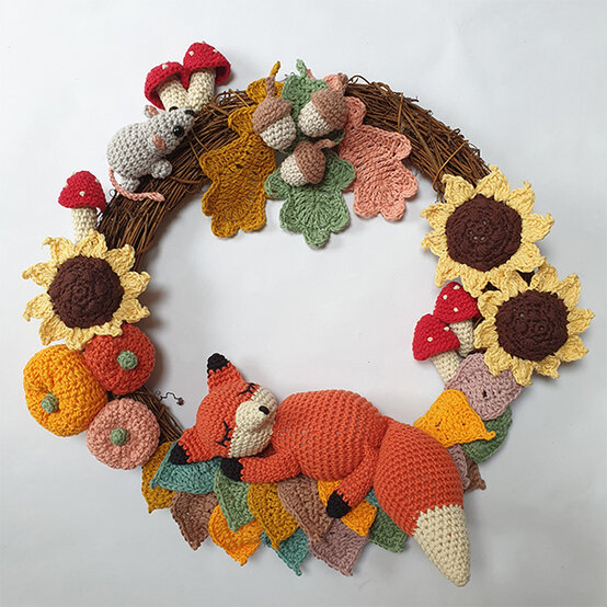 crochet-finished-wreath.jpg?sw=554&q=85