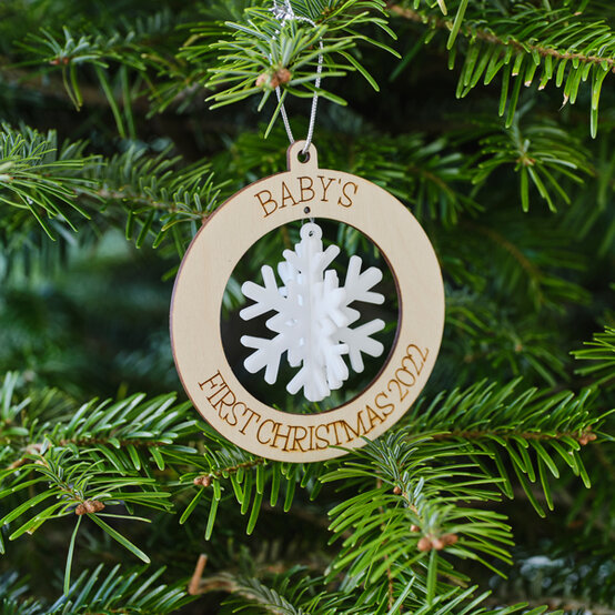 idea_Glowforge-First-Christmas-Bauble_Step13.jpg?sw=554&q=85