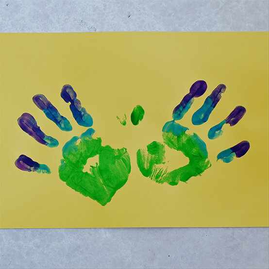 kids-handprint-art-ideas_peacock-2.jpg?sw=554&q=85
