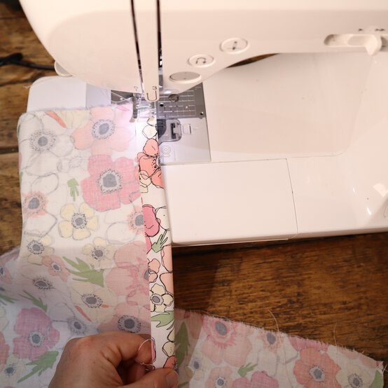 cutlery-roll_step2_3.jpg?sw=554&q=85