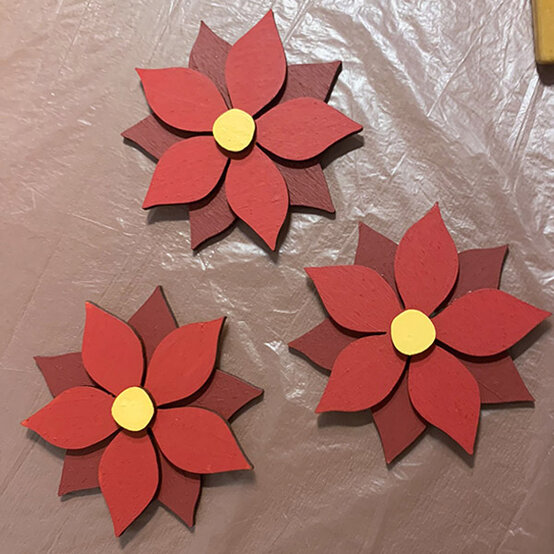 idea_Glowforge-Botanical-Christmas-Wreath_Step12c.jpg?sw=554&q=85