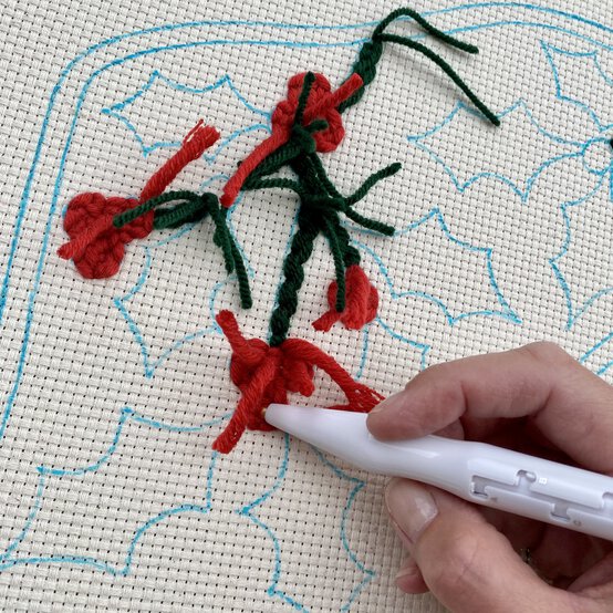 christmaspunchneedlestocking_step_6_berries.jpg?sw=554&q=85