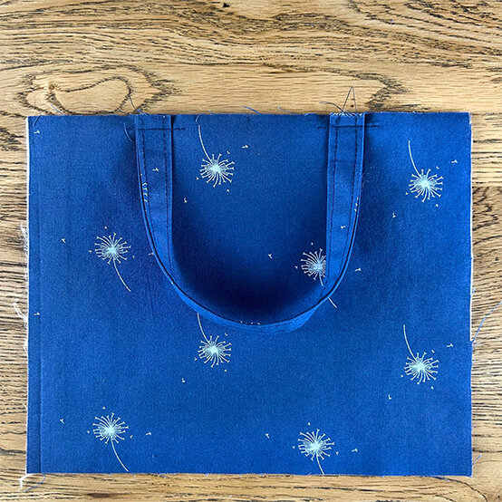 how-to-sew-a-fat-quarter-tote-bag-3b.jpg?sw=554&q=85