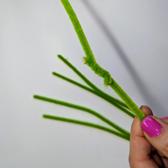 how-to-make-a-wooden-spoon-dragon-puppet_step-4.jpg?sw=554&q=85