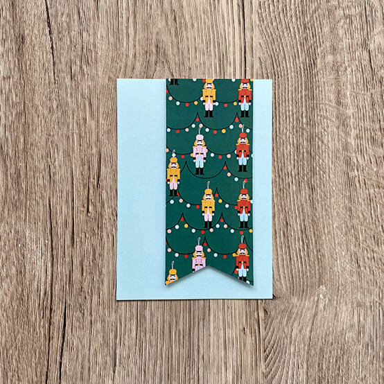 ideas%5Feasy%2Dchristmas%2Dcard%2Dmaking%2Dideas%5Fsanta%2Dcard%5Fstep%2D1.jpeg?sw=554&q=85