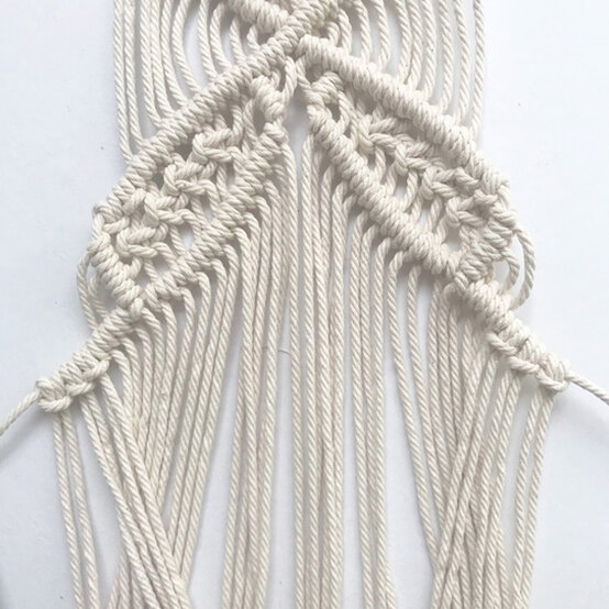 idea_macrame-large-christmas-tree_step21.jpg?sw=554&q=85