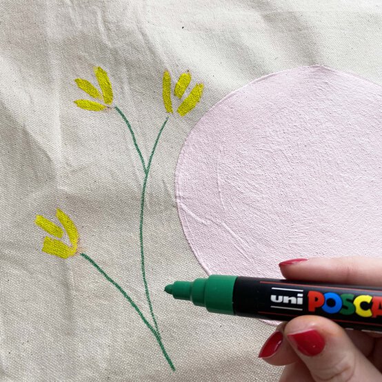 how-to-paint-on-a-canvas-tote-bag-step-2.jpg?sw=554&q=85