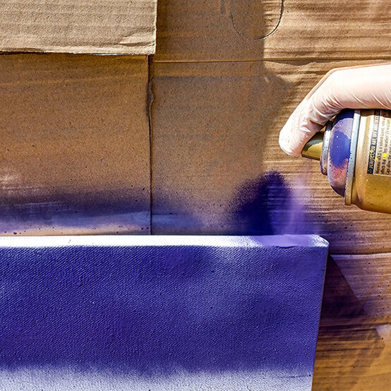 idea_gravity-drip-canvas-with-spray-paint_step2c.jpg?sw=554&q=85