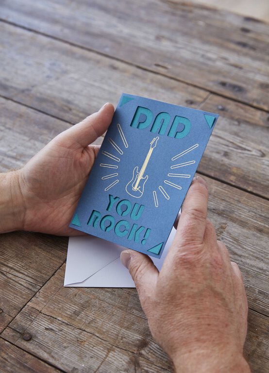 cricut_how-to-make-a-foiled-fathers-day-card_hero.jpg?sw=554&q=85