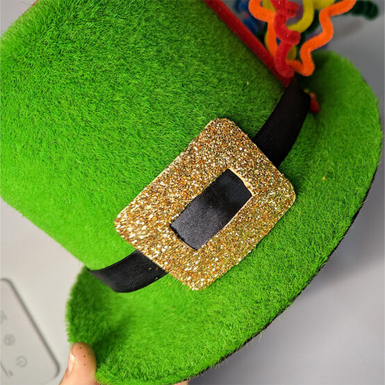 how-to-make-a-st-patricks-day-hat_step-5b.jpg?sw=554&q=85