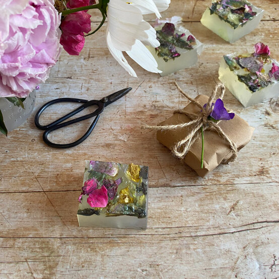 idea%5Fregency%2Dera%2Dthemed%2Dcrafts%2Dto%2Dtry%5F%2D04.jpg?sw=554&q=85