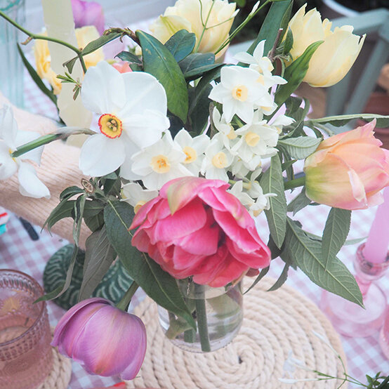 posy-jar-reusable-party-decorations.jpg?sw=554&q=85