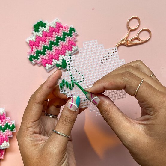 how-to-make-bargello-decorations_step2.jpg?sw=554&q=85