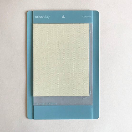 Cricut%20Joy%20Lion_Card_Step_3_3_A.jpg?sw=554&q=85