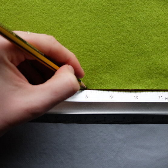 felt-pencilcase-step2.jpg?sw=554&q=85