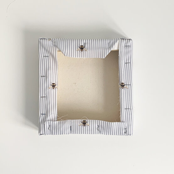 how_to_organise_your_home_office_with_-fabric_notice_board_8-.jpg?sw=554&q=85