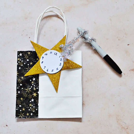 new-years-eve-kids-crafts12.jpg?sw=554&q=85