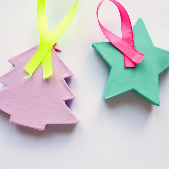 felt-christmas-decorations_mache_step6_edit.jpg?sw=554&q=85
