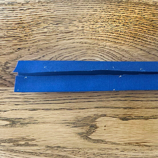 how-to-sew-a-fat-quarter-tote-bag-2a.jpg?sw=554&q=85