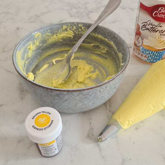 idea_adult-showstopper-cake_step2a.jpg?sw=554&q=85