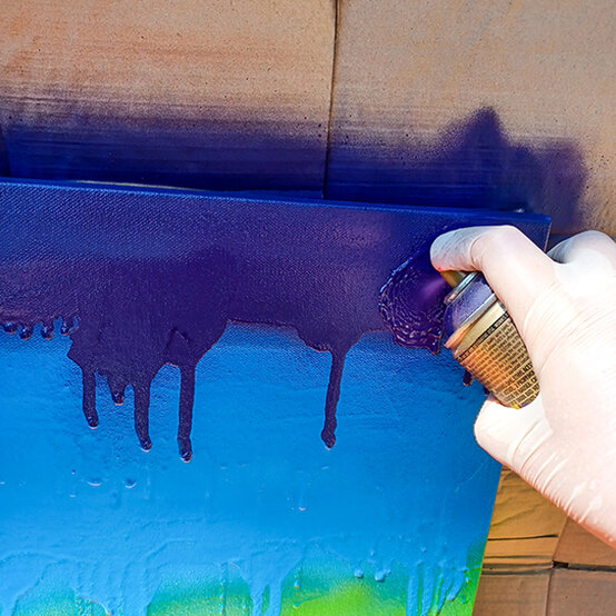 idea_gravity-drip-canvas-with-spray-paint_step9a.jpg?sw=554&q=85