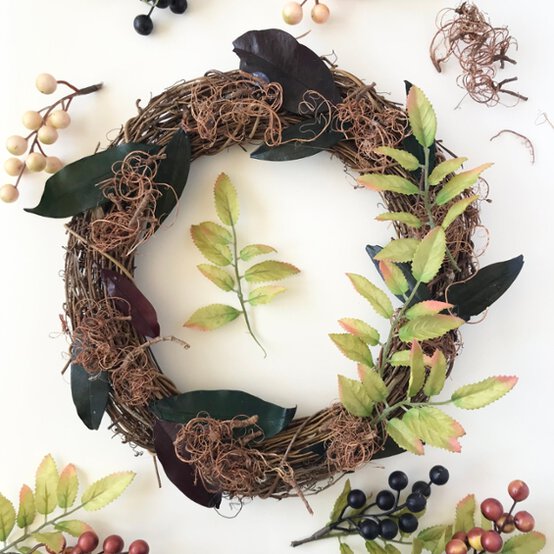 Autumnal%20Wreath%20step%20two.jpeg?sw=554&q=85