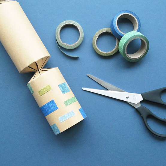 table-dec-cracker-5-b.jpg?sw=554&q=85