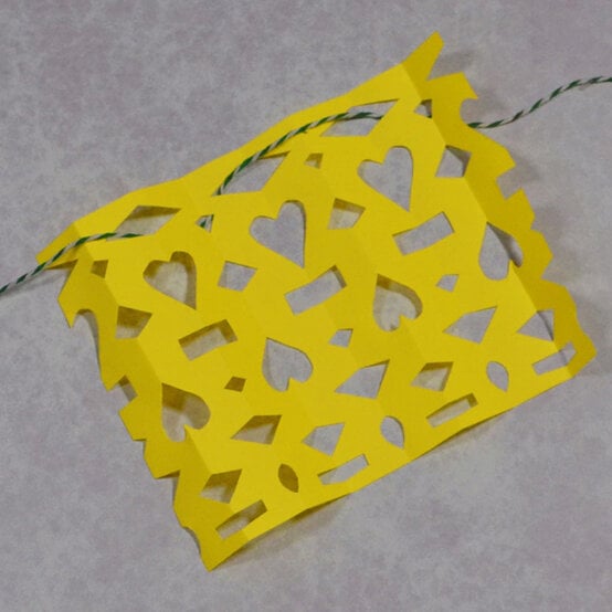 how_to_make_paper_flags_party_step3b.jpg?sw=554&q=85